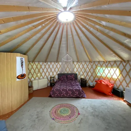 La Maison Du Parloir Queaux